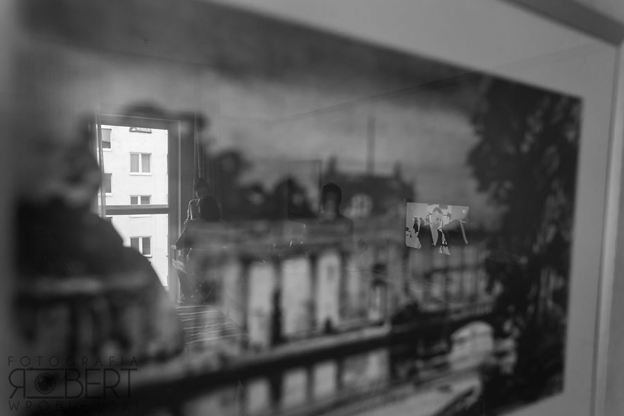 Polsko-chiński ślub: Młoda Para Paweł i Xianmei w zabytkowym aucie Princess, dojazd na ślub Warszawa.