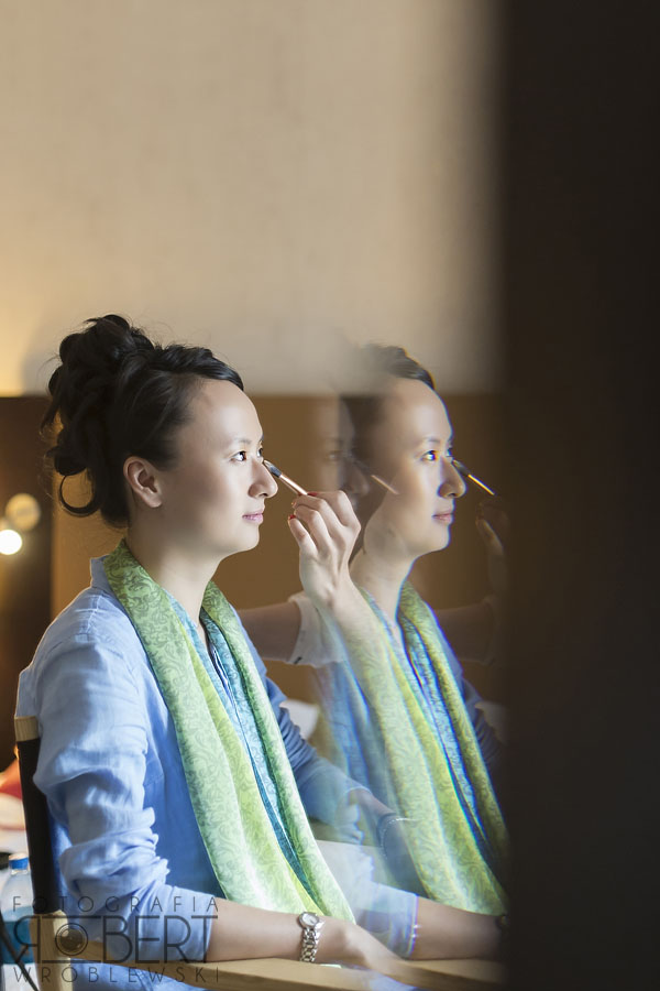 Młoda Para w stylu vintage na tle auta Princess, sesja ślubna Warszawa.