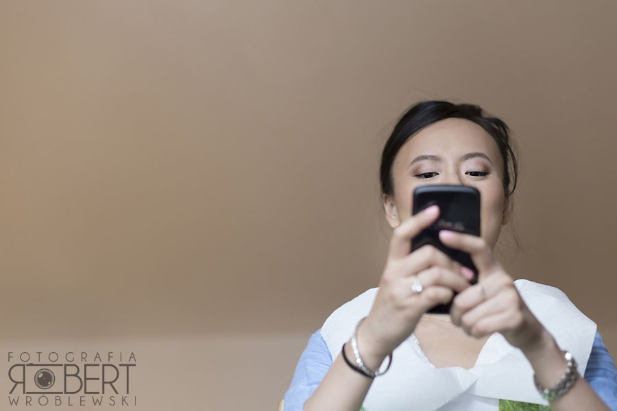 Grupowe zdjęcie ślubne z rodziną i świadkami w Hotelu Polonia Palace.