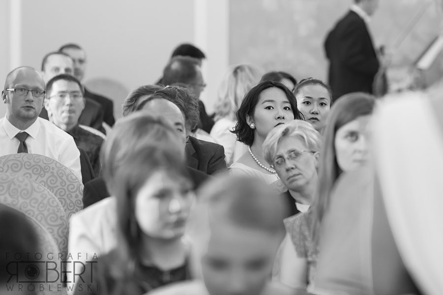 Zbliżenie na Młodą Parę podczas tańca, uchwycone emocje.