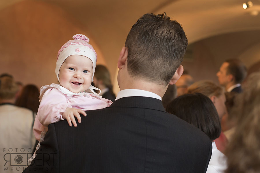 Uroczysty toast za Młodą Parę, fotografia ślubna Warszawa.