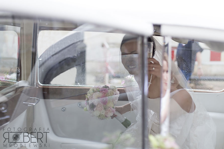 Uroczyste krojenie tortu weselnego w Hotelu Polonia Palace.