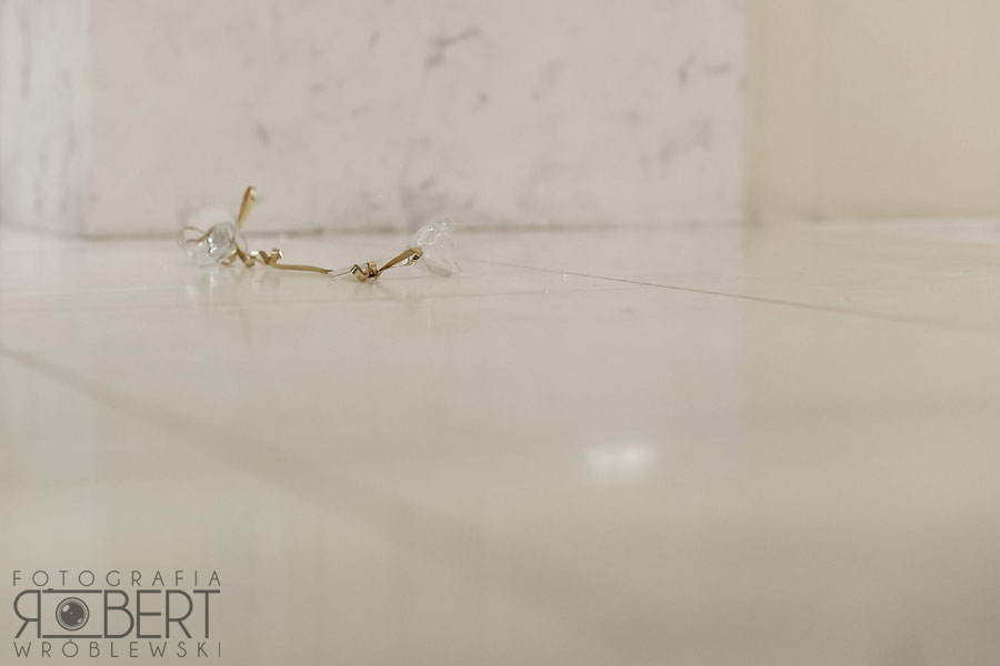 Młoda Para przy swoim stoliku w trakcie bankietu weselnego.