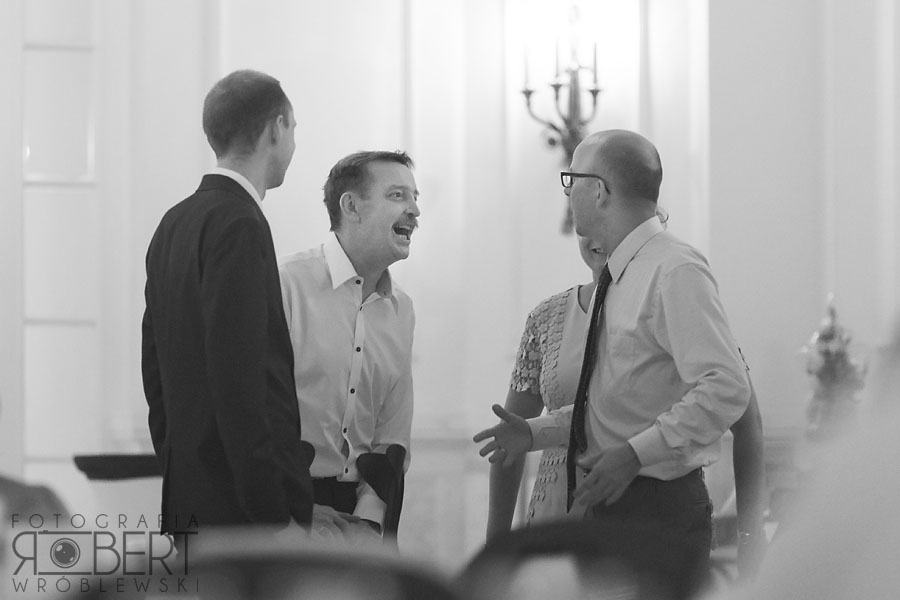 Pożegnanie gości weselnych, koniec reportażu ślubnego.