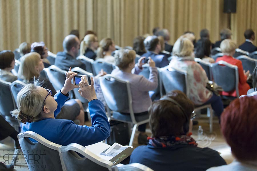 konferencja Thea fotograf