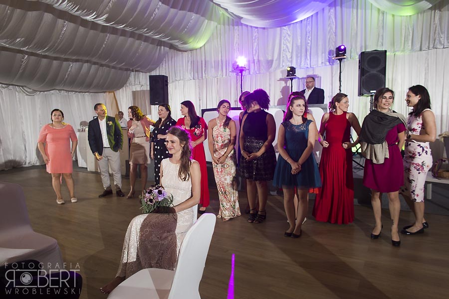 Portret Pary Młodej w jesiennej scenerii