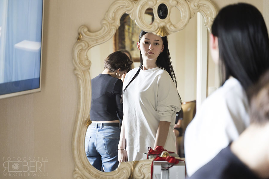 Wspólne zdjęcia rodzinne przed ceremonią