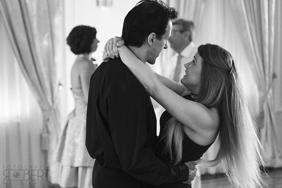 Wesoła atmosfera na weselu