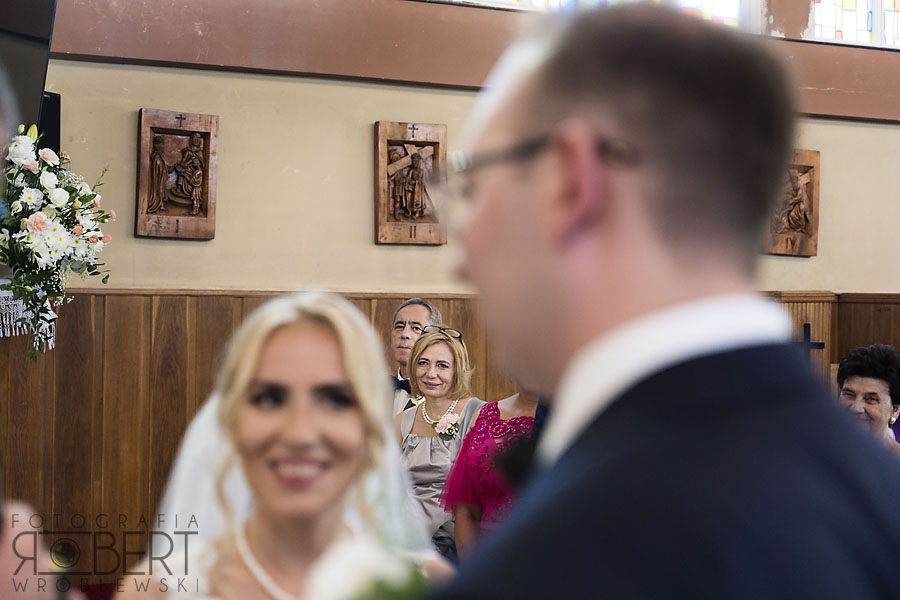 Fotografia Panny Młodej tańczącej na parkiecie