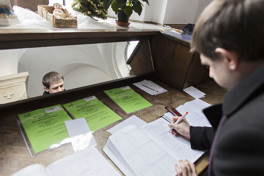 podpisywanie dokumentów przy chrzcie