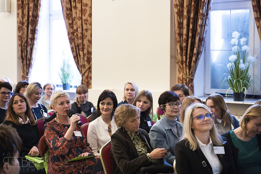 pytania z publiczności są ważnym elementem konferencji pytania z publiczności są ważnym elementem konferencji