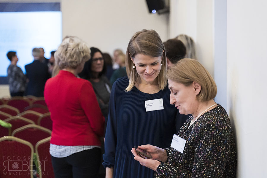 Zdjęcia z konferencji można oglądać też na telefonie Zdjęcia z konferencji można oglądać też na telefonie