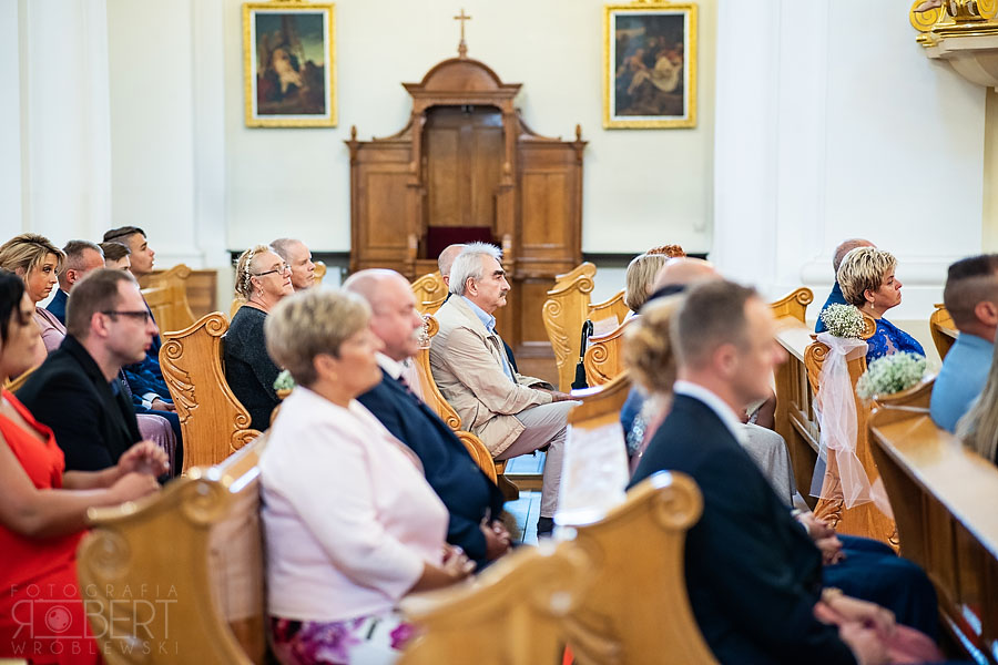 Beata i Maciej tańczą z gośćmi