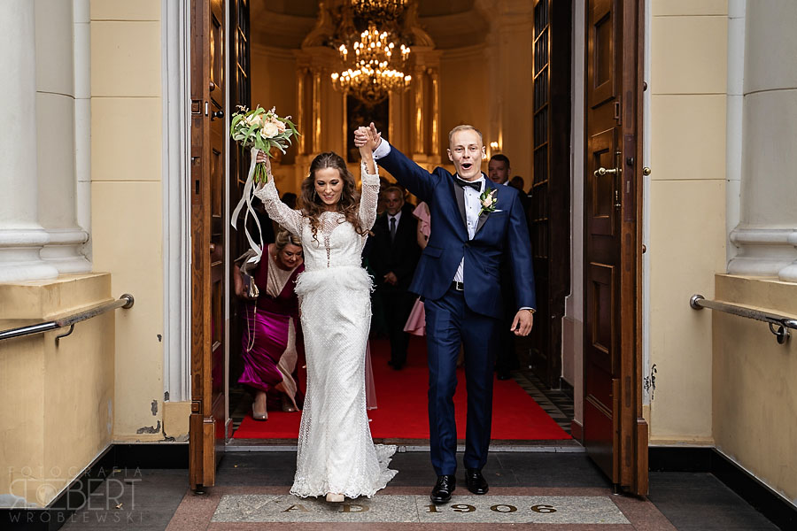 Beata i Maciej na tle Pałacu na Wodzie