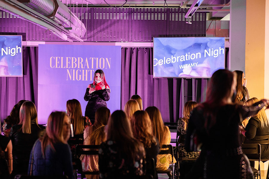 Zdjęcia z gali w hotelu Uczestnicy gali w eleganckim otoczeniu