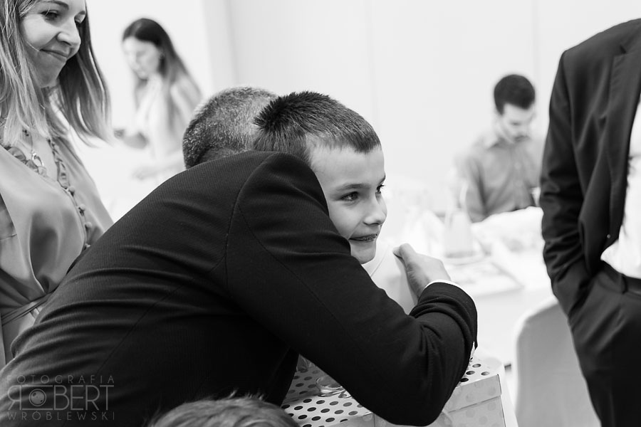 Uśmiech Stasia Uśmiechnięta twarz dziecka - fotografia komunijna