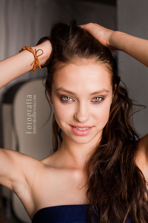 Piękne oczy modelki w czasie sesji
