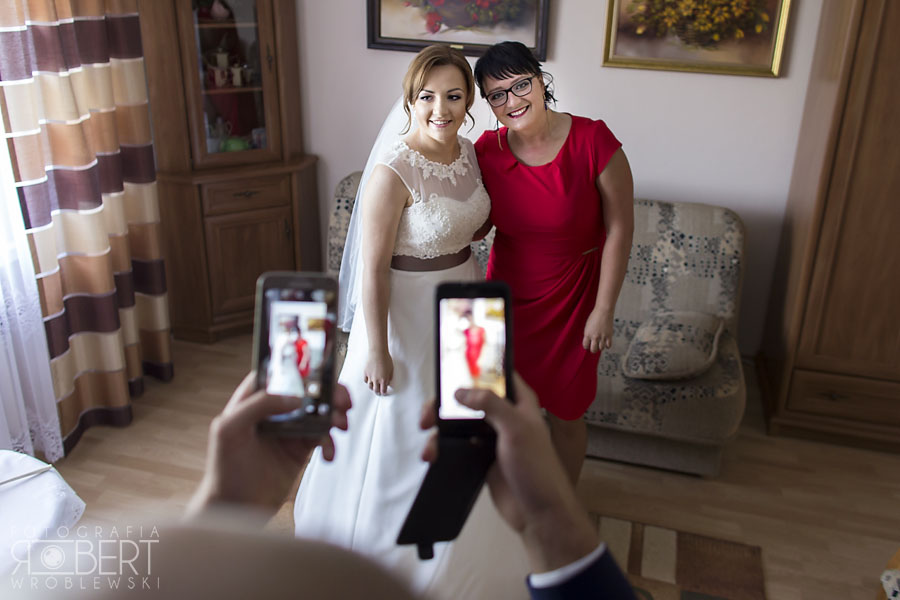 Igor czeka na Kasię przed ołtarzem