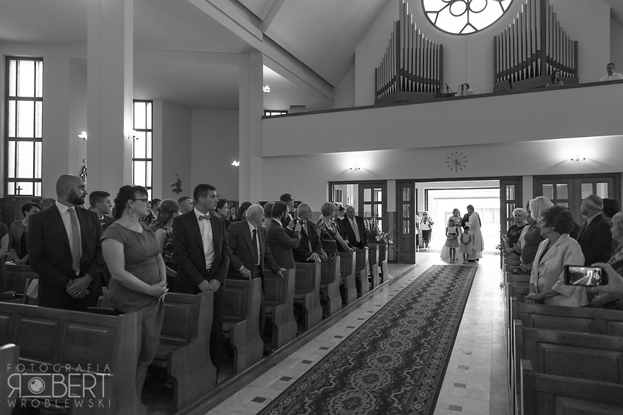 Parkiet oświetlony kolorowymi światłami