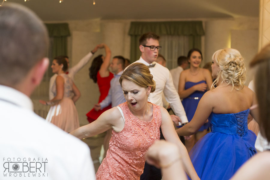 Emocje Pary Młodej w tańcu