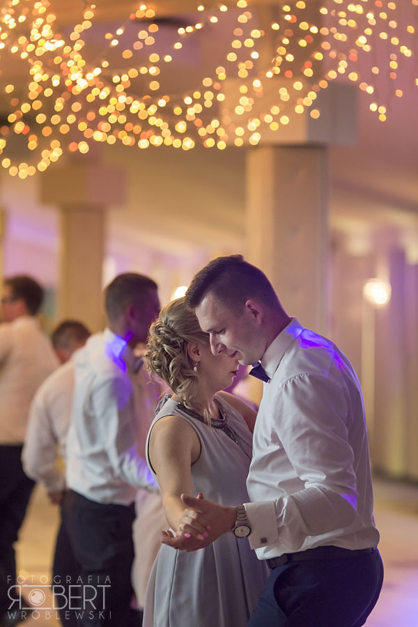 Portret Panny Młodej w świetle zastanym