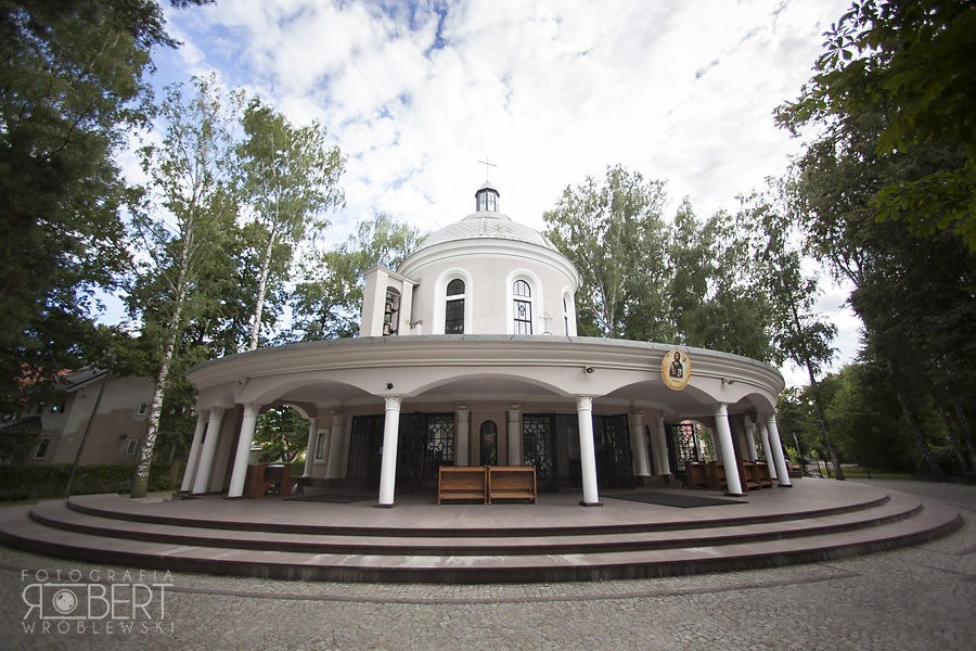 Kościół w Komorowie - malownicza architektura sakralna