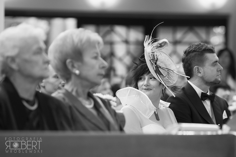 Bramka weselna przed kościołem w Komorowie