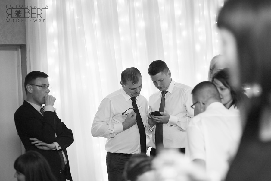 Kasia i Adam wspólne zdjęcie z gośćmi