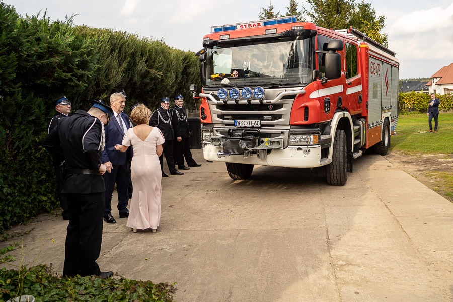Emocje podczas przygotowań - fotograf ślubny Robert Wróblewski