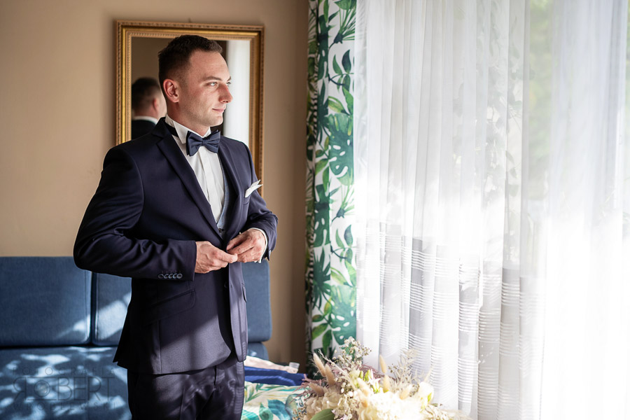 Samochód ślubny przed Kuźnią Napoleońską