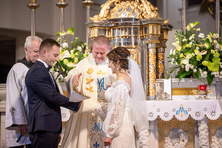 Pan Młody Mariusz z przyjaciółmi