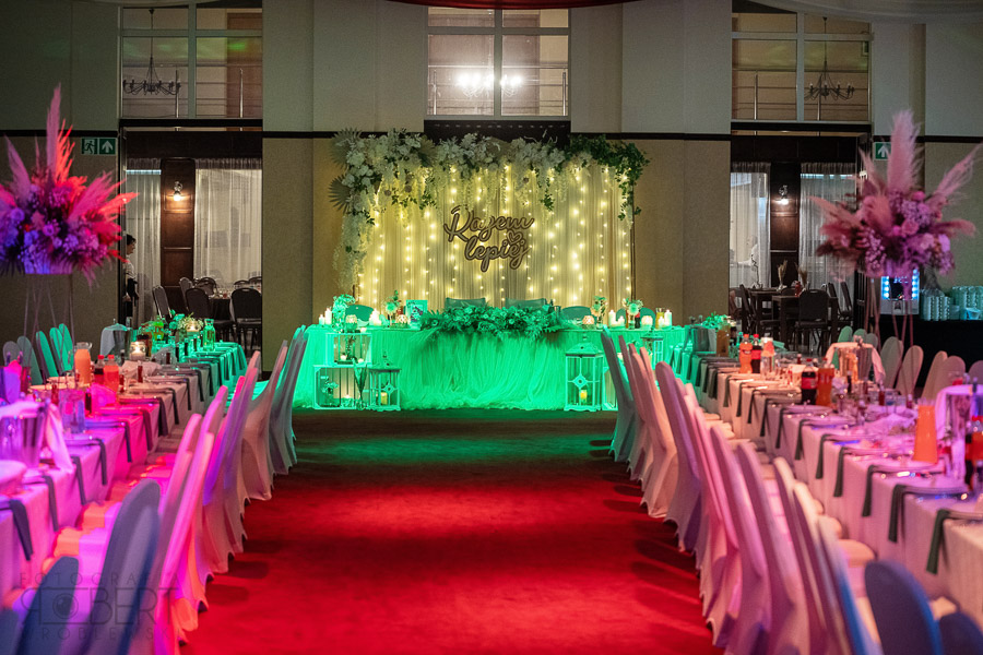 Uśmiechnięta Milena i Mariusz podczas tortu