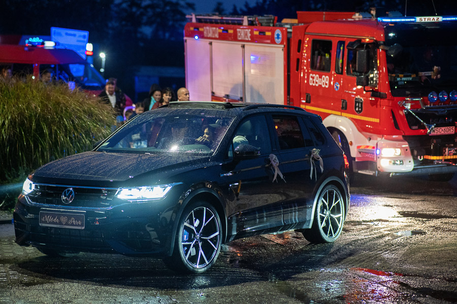 Oczepiny - rzucanie bukietem