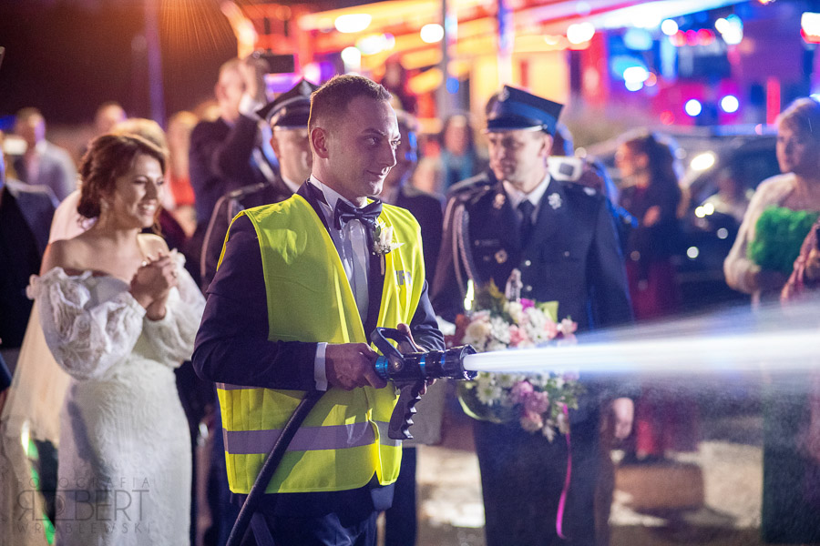 Nocne ujęcia w ogrodzie Kuźni Napoleońskiej