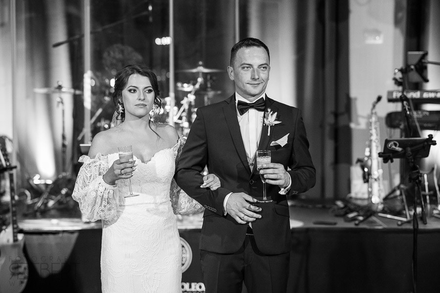 Goście podczas zabawy wieczornej