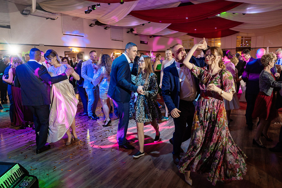 Pierwszy toast weselny gości