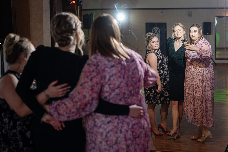 Milena i Mariusz - radosne chwile z gośćmi