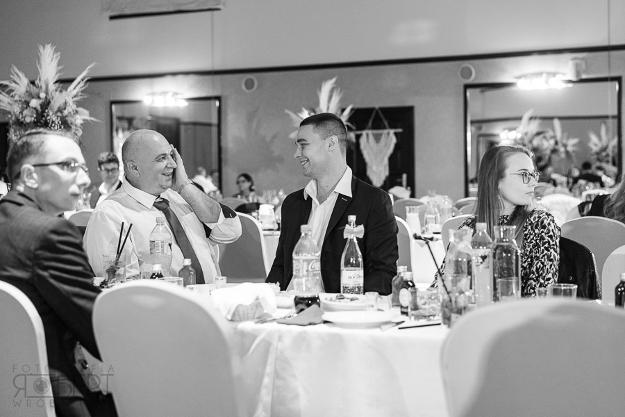 Wspólna zabawa wszystkich pokoleń na weselu