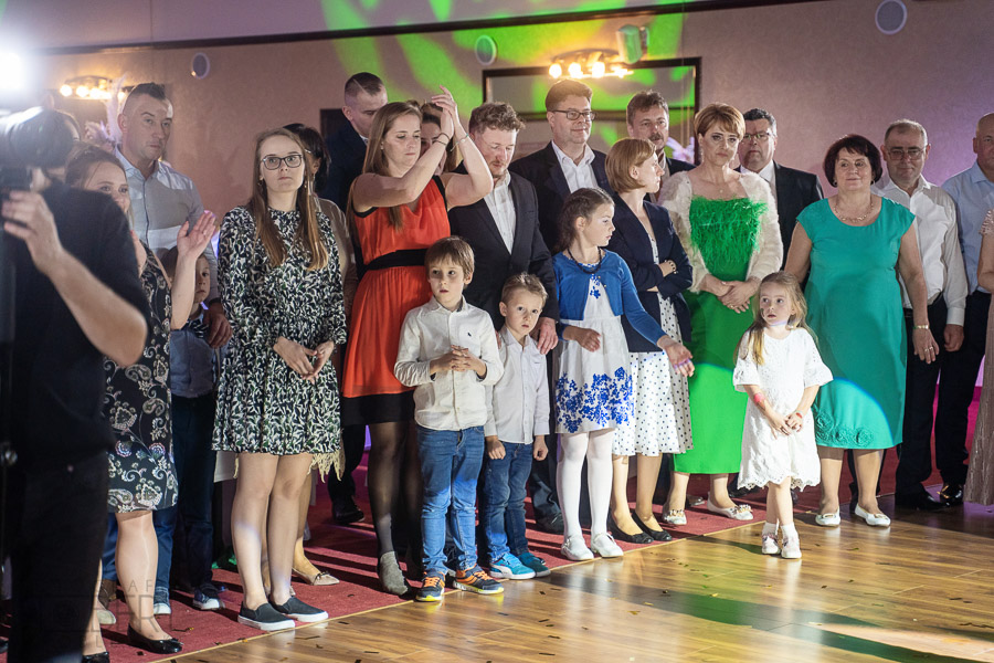 Goście tańczący w Kuźni Napoleońskiej