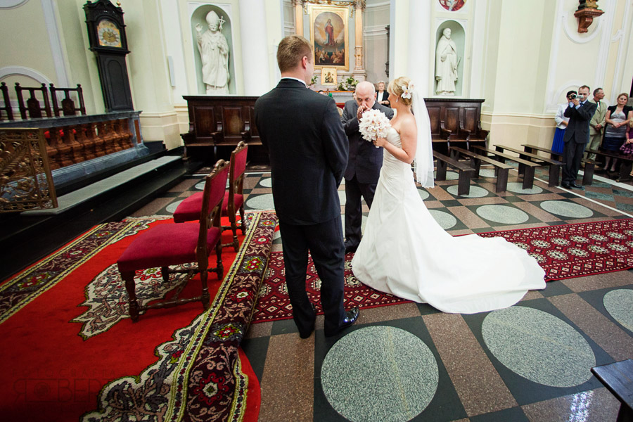 Przysięga małżeńska Olgi i Andrzeja w Wilanowie