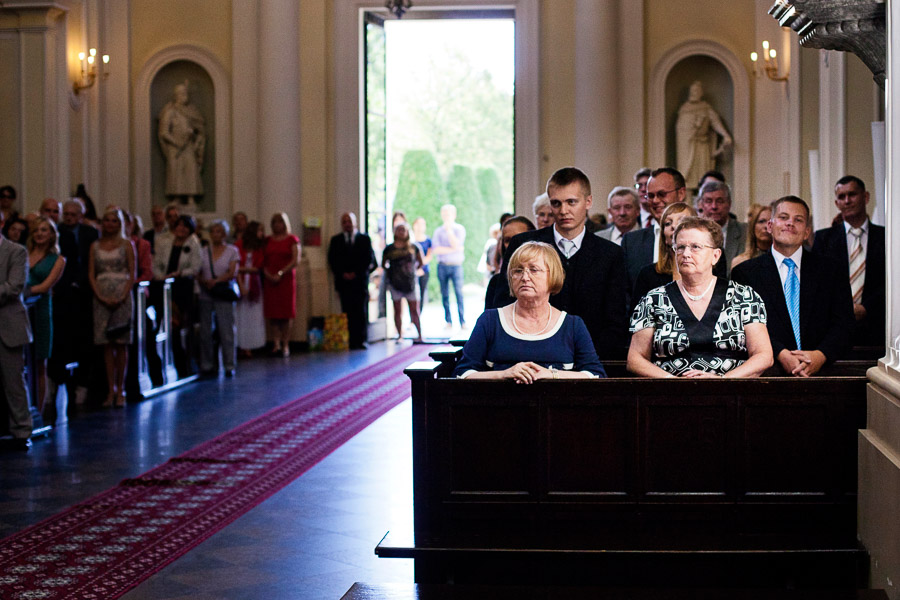 Widok na ołtarz główny kościół św. Anny Wilanów