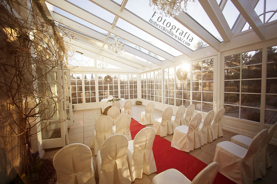 Villa Julianna przygotowana na ceremonię w oranżerii