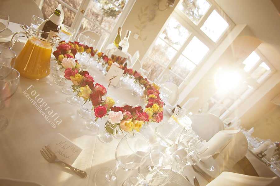 kwiaty na stołach w VIlli Julianna