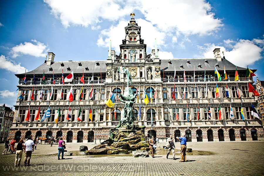 Antwerpia - monumentalny rynek i ratusz
