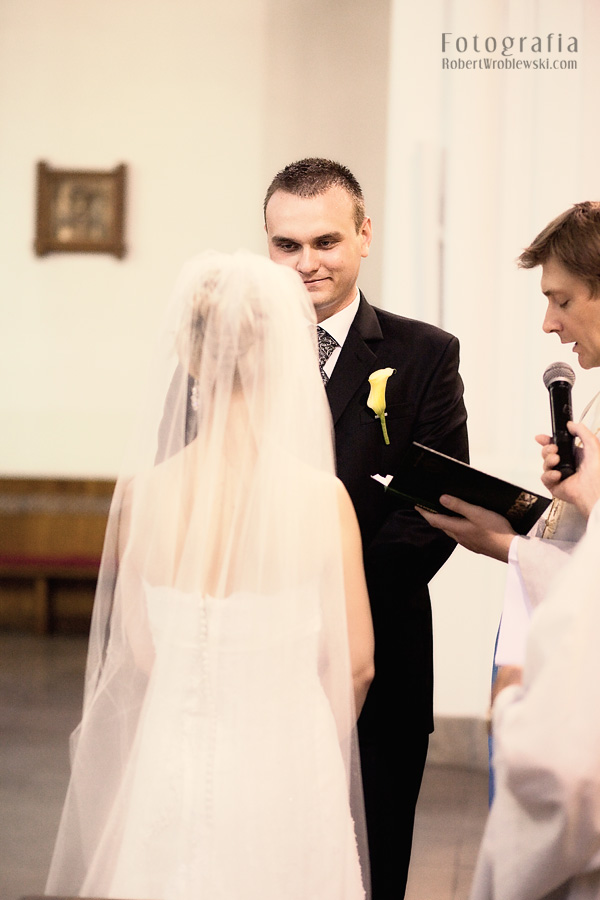 Gratulacje pod kościołem św. Kazimierza w Pruszkowie