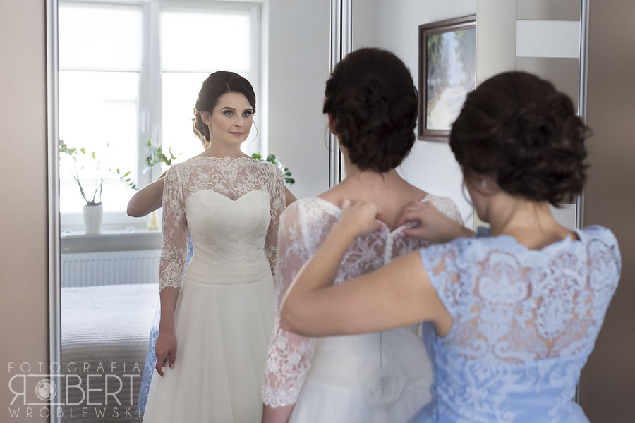 Wnętrze kościoła w Milanówku podczas ślubu