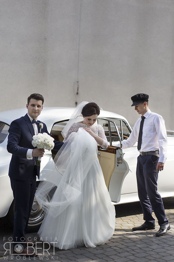 Goście weselni na parkiecie w Cyprusie