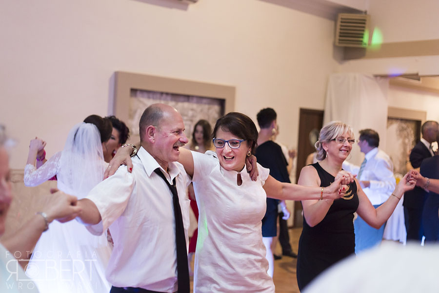 Atmosfera przy stołach weselnych