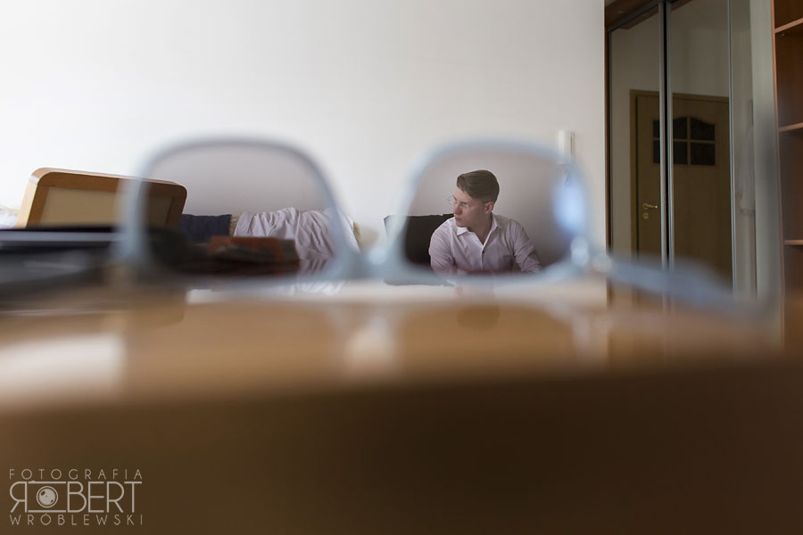 Jacek przed ślubem Pan Młody gotowy do ceremonii ślubnej