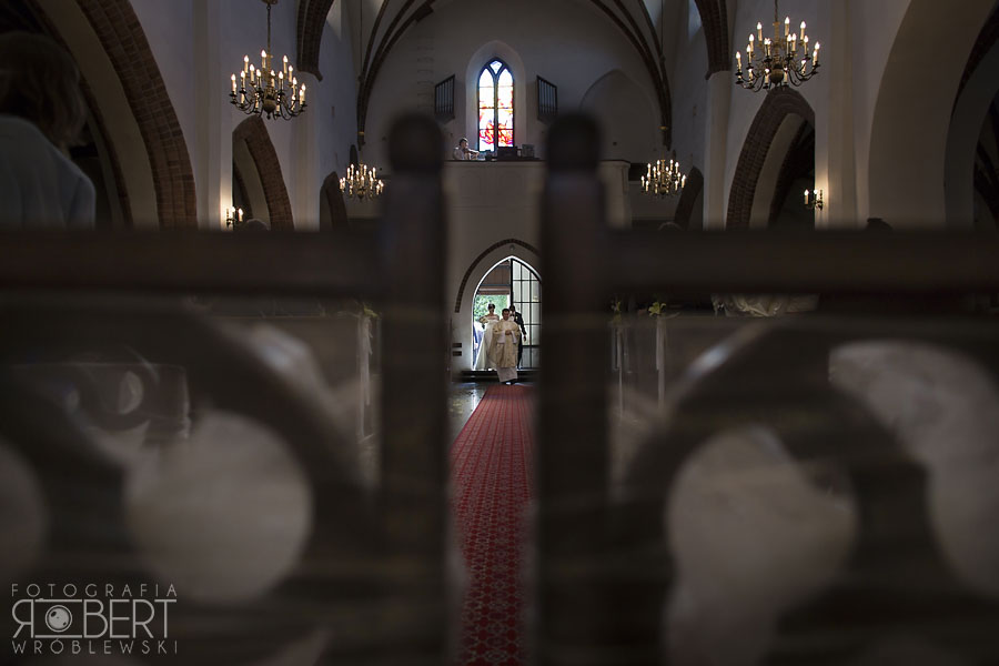 Obrączki ślubne detale Detale obrączek ślubnych w dłoniach